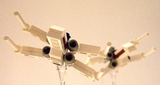 Illustration for article titled Using Hundreds of LEGO Star Wars Mini-Spaceships to Create Huge Battles